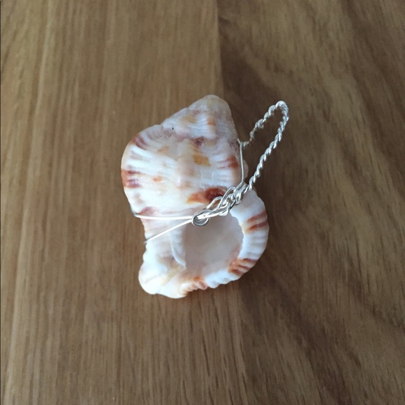Wire Wrapped Shell Pendant - Picture 2 of 4
